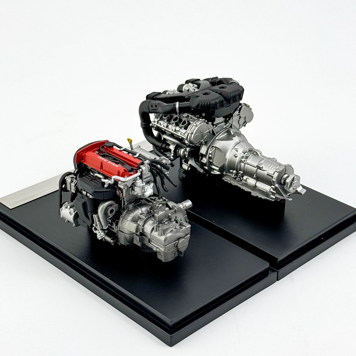 MH 1:18 EVO4 plastic engine model