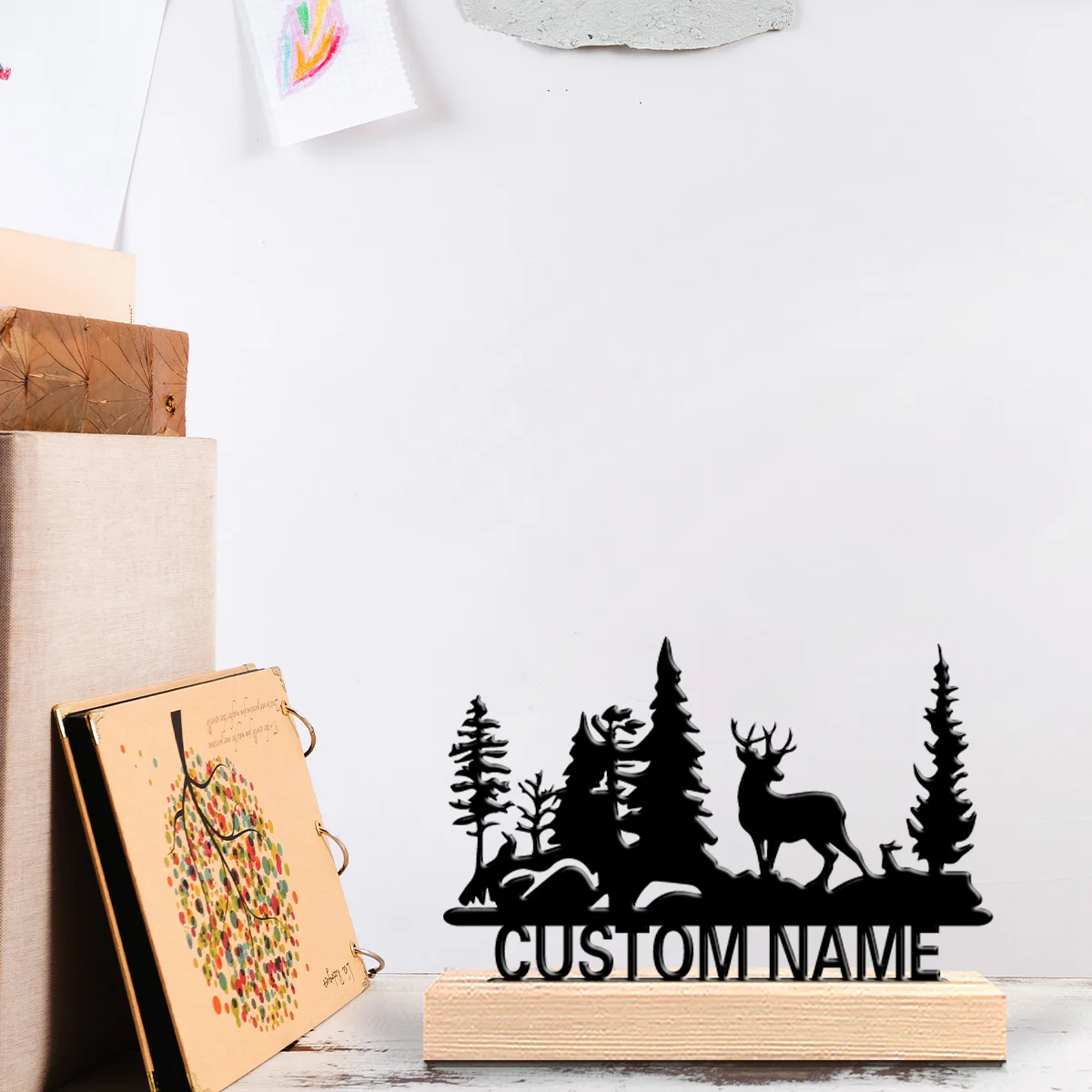 1 Stück romantische personalisierte individuelle Hirsch-Metallstatuen Desktop-Skulptur mit Holzsockel, geeignet für Tierbegeisterte, Haustier-Com