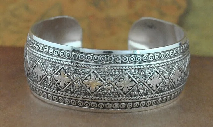 32 Stile Vintage Manschettenarmband Tibetisch Silberbeschichtet Geschnitzte Blumen- und Tiermotive Offener Armreif Verstellbarer Indischer Schmuck Geschenke für Frauen – Detail 6