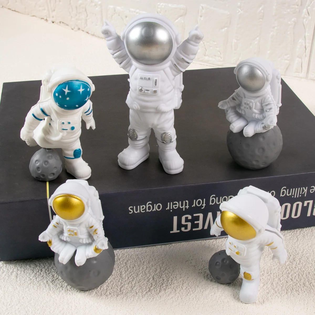 Astronaut Space Cake Toppers Out Space Cake Decoration Spaceman Miniatures Astronaut Toy Figurines for Kids Birthday Party Decor