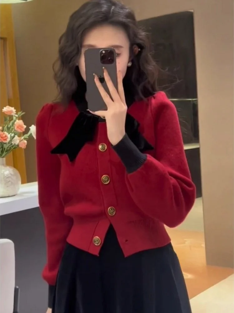 

Красный кардиган с бантом, женский, 2026, европейский ретро-стиль, с объемными рукавами, вязаный, повседневный, комфортный, средней толщины