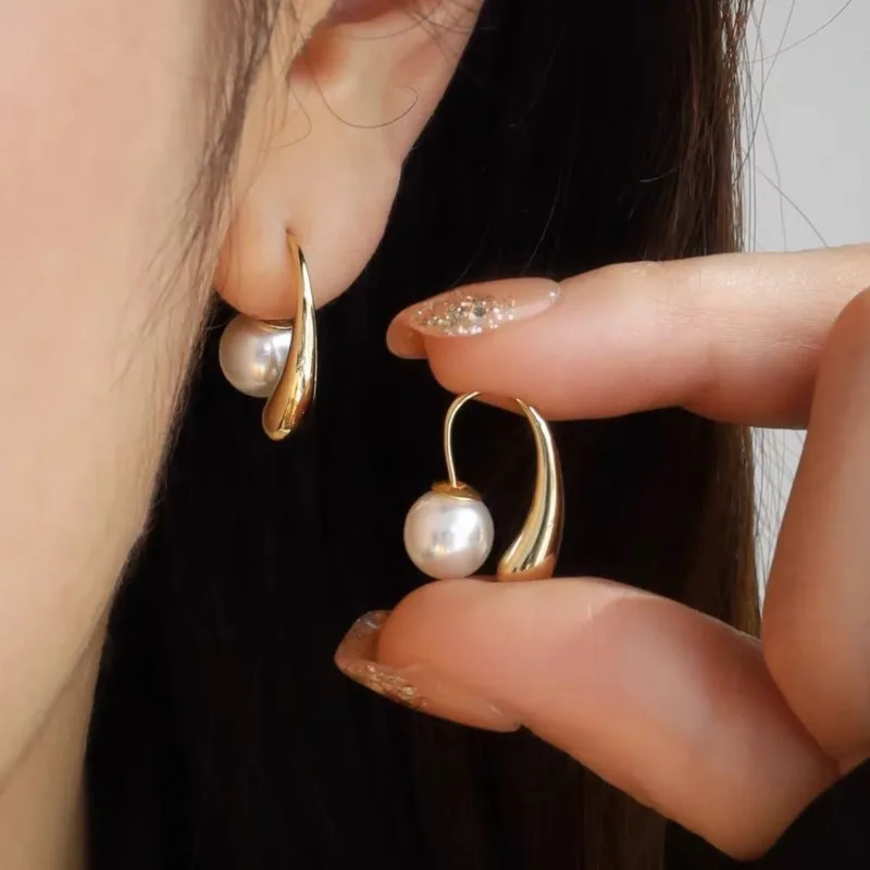 New French Elegant Gold Color Irregular Spliced Pearl Earrings for Women Vintage Removable Earring Jewelry Accessories