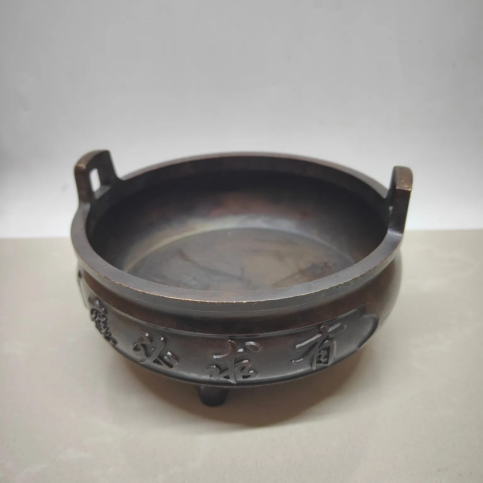A brass ear-shaped censer with a patina that imitates old bronze, featuring a design of lotus flowers that respond,Free shipping