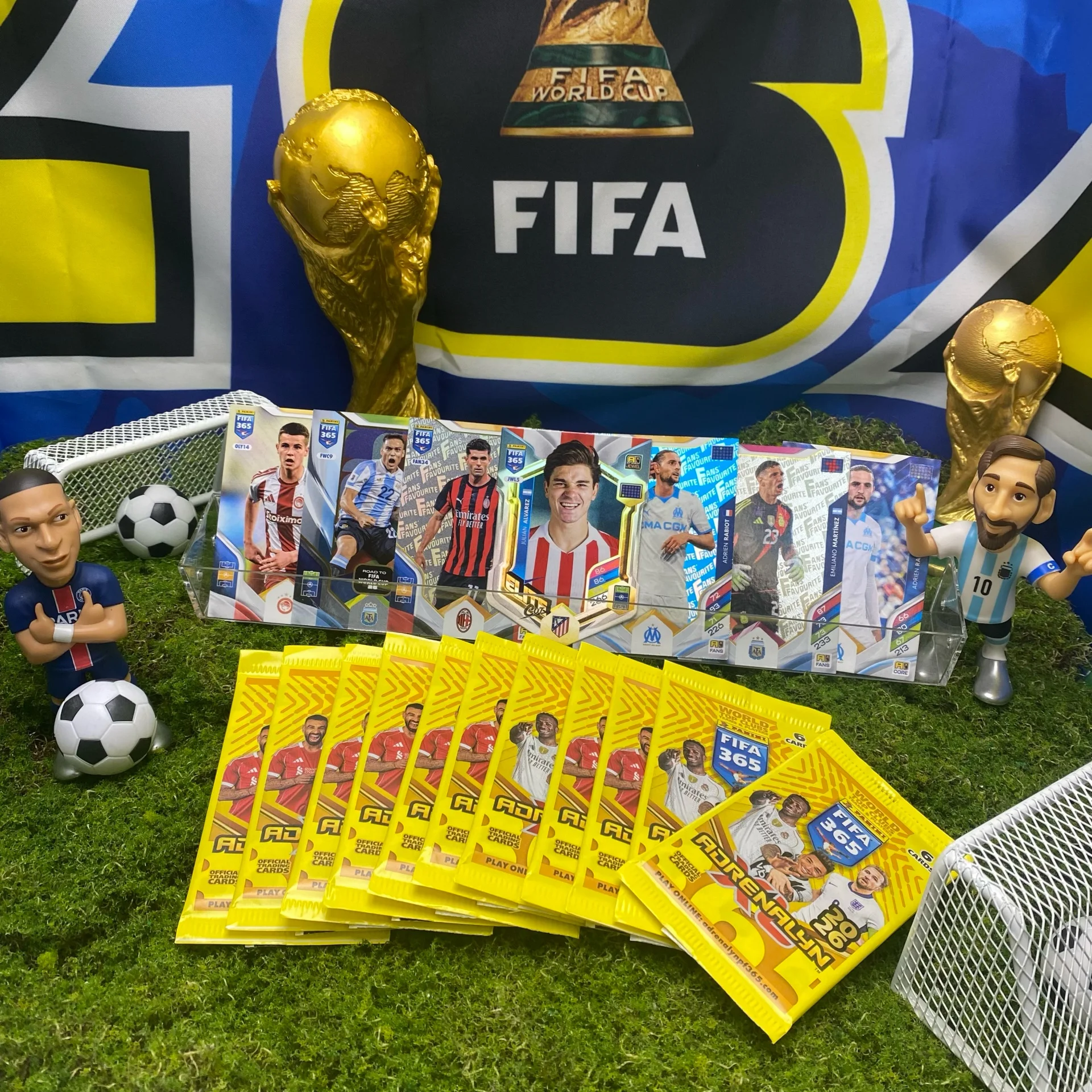 Paquete Individual de Tarjetas de Estrellas del Fútbol PANINI FIFA 365 Adrenalyn XL con Temática de la Copa Mundial 2026, 1 Paquete Contiene 6 Tarjetas