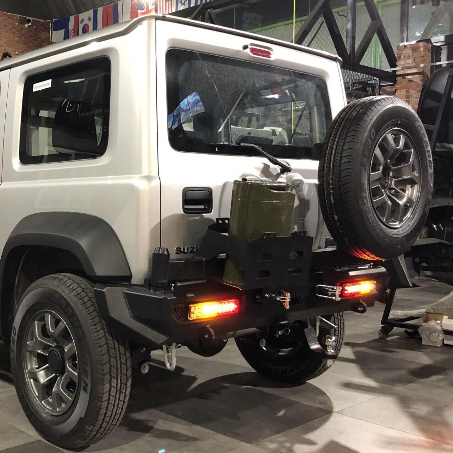 

With Jerry Can Holder Spare Tire Carrier Rear Bumper For Suzuki Jimny Rear Bumper