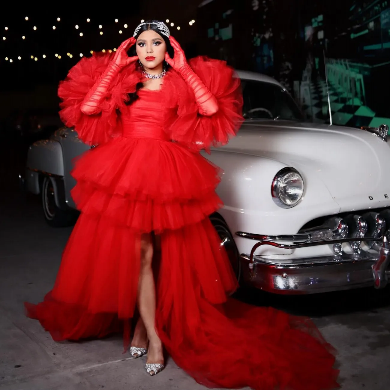 Vestido de tule baixo alto vermelho, Fora do ombro, Mangas inchadas, Vestido de festa em camadas para fotos