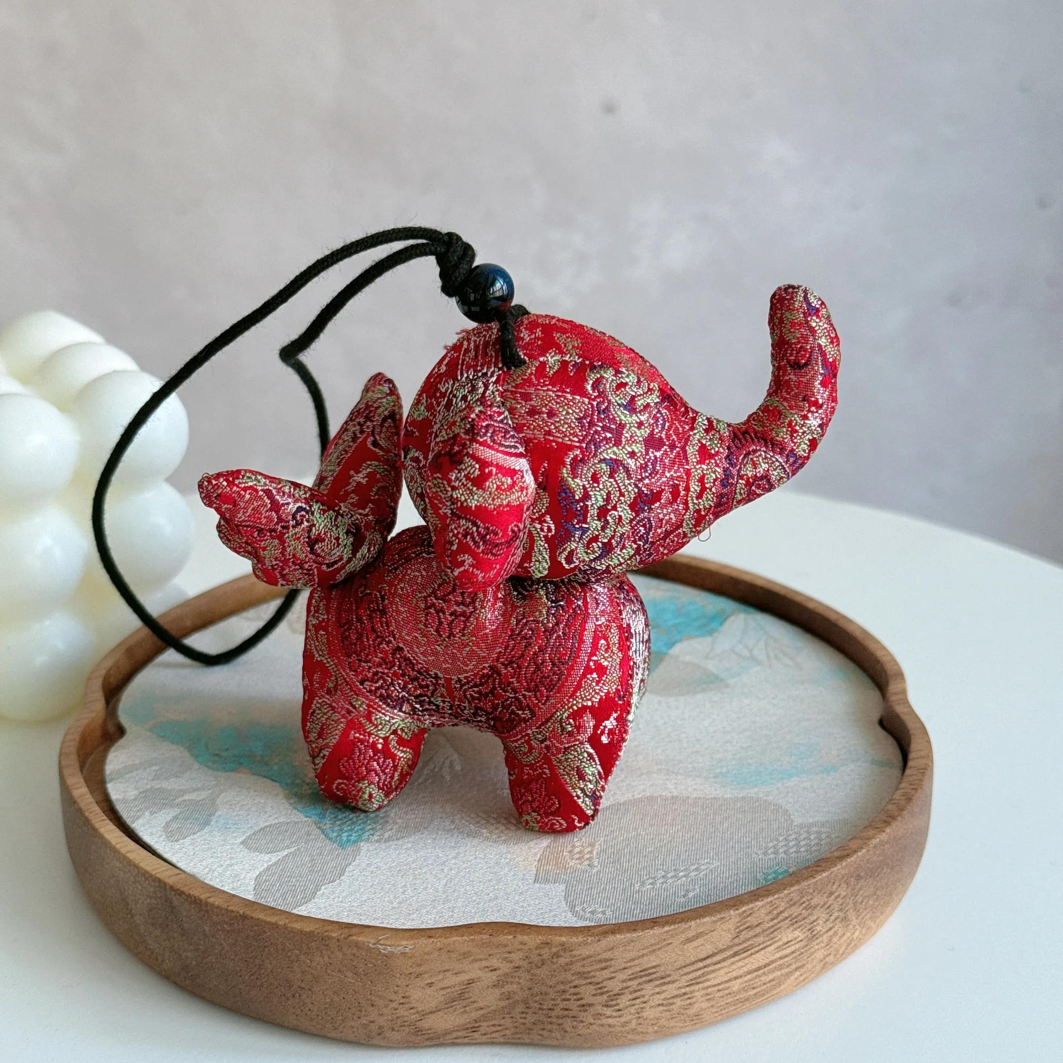 حسن الحظ الأحمر دامبو قلادة أغنية الديباج النمط الصيني التقليدي الحرير يدويا سيارة معلقة اكسسوارات الفيل حقيبة السحر