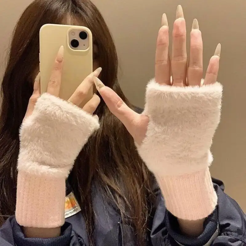 Knitted Fingerless Gloves Made of Faux Mink Fleece For Women's Winter Comfort