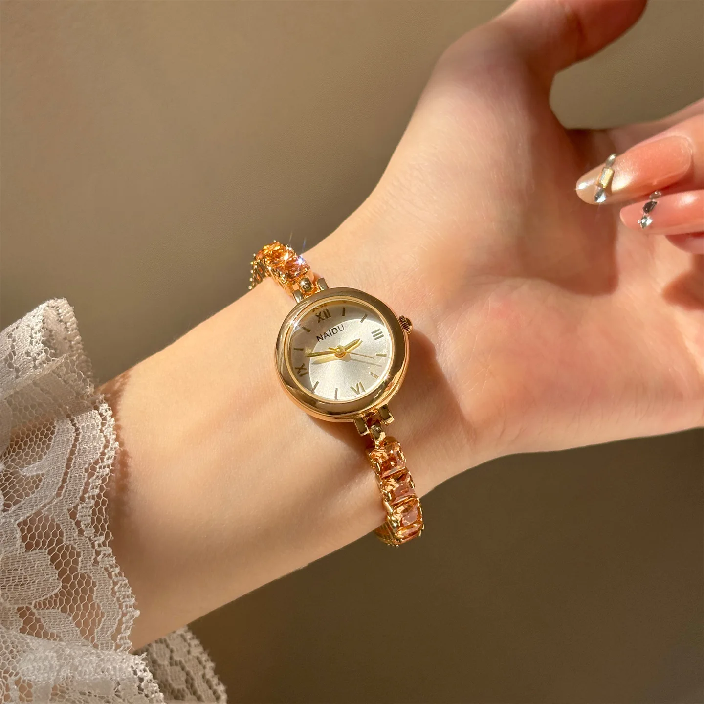 

Diamond Chain Watch, Small and Exquisite Dial, Niche, Light Luxury, High-end Temperament, Forest Student Ins, High Aesthetics