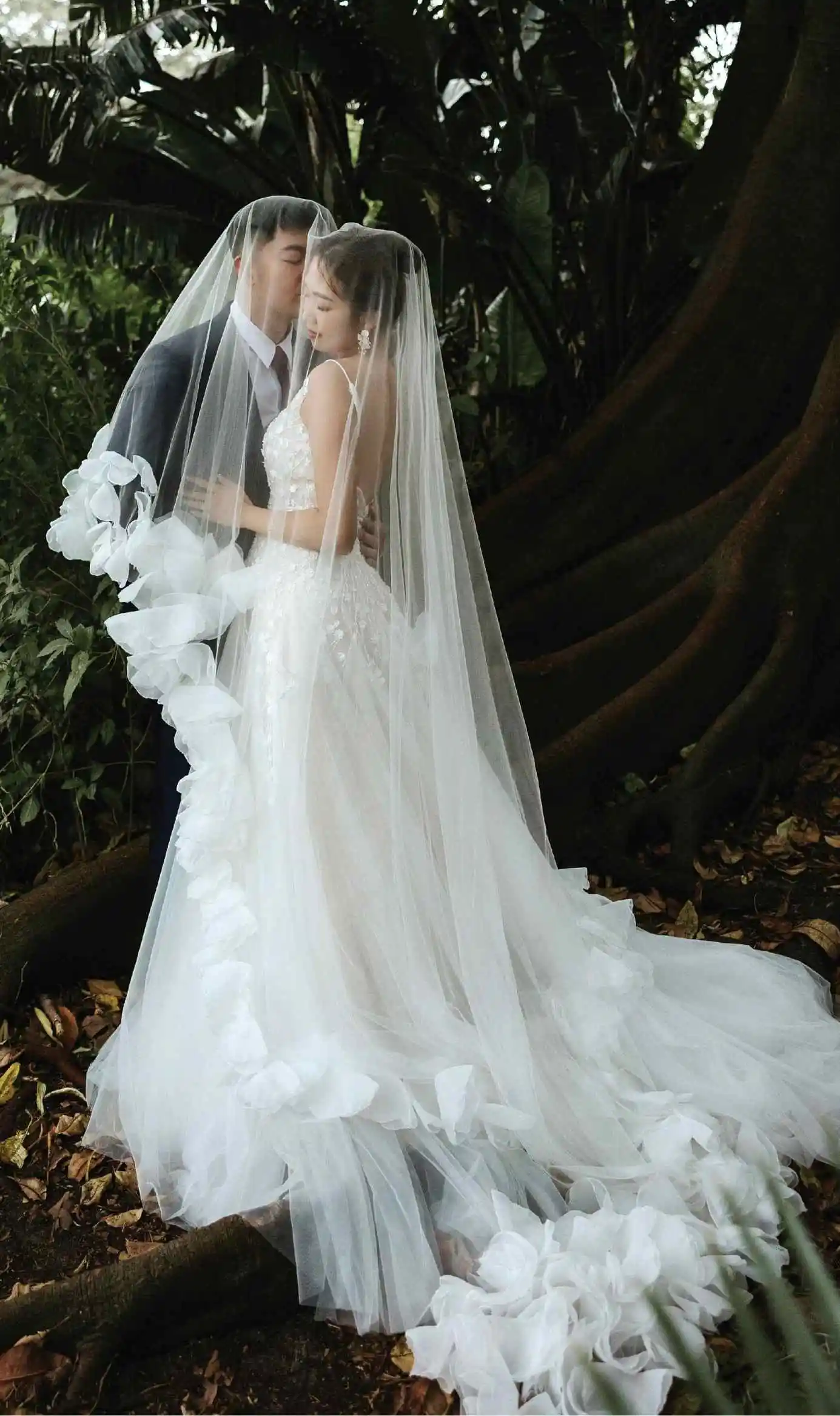 Customized Bridal Wedding Veil 3M Long Cathedral Petal Edge Two Layer Soft Tulle Trailing Veil With Comb Wedding Accessories