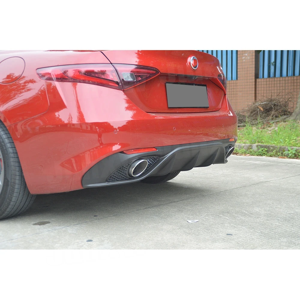 PP Material Rear Lip Diffuser Spoiler with Steel Exhaust for Alfa Romeo Giulia Standard 16-19 Sport Rear Bumper Guard Body kits