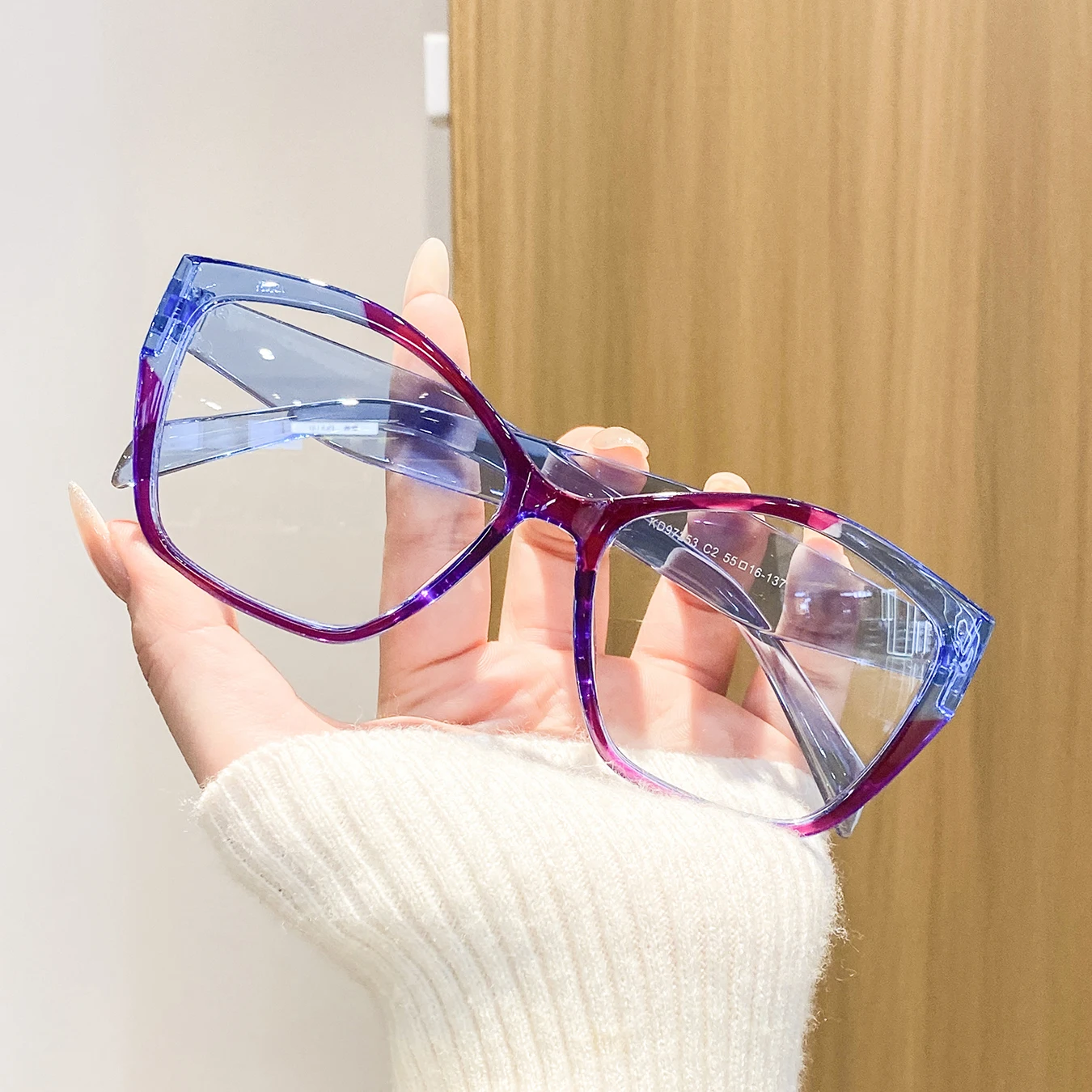 1 Pair of Women's Full-Frame Cat-Eye Square Color-Blocked Glasses, Eye-Catching, High-End, Stylish, Face-Slimming, Fashionable Women's Non-Prescription Glasses, Suitable for Trendy Outfits, Shopping, Store Visits, Dates, and Outings