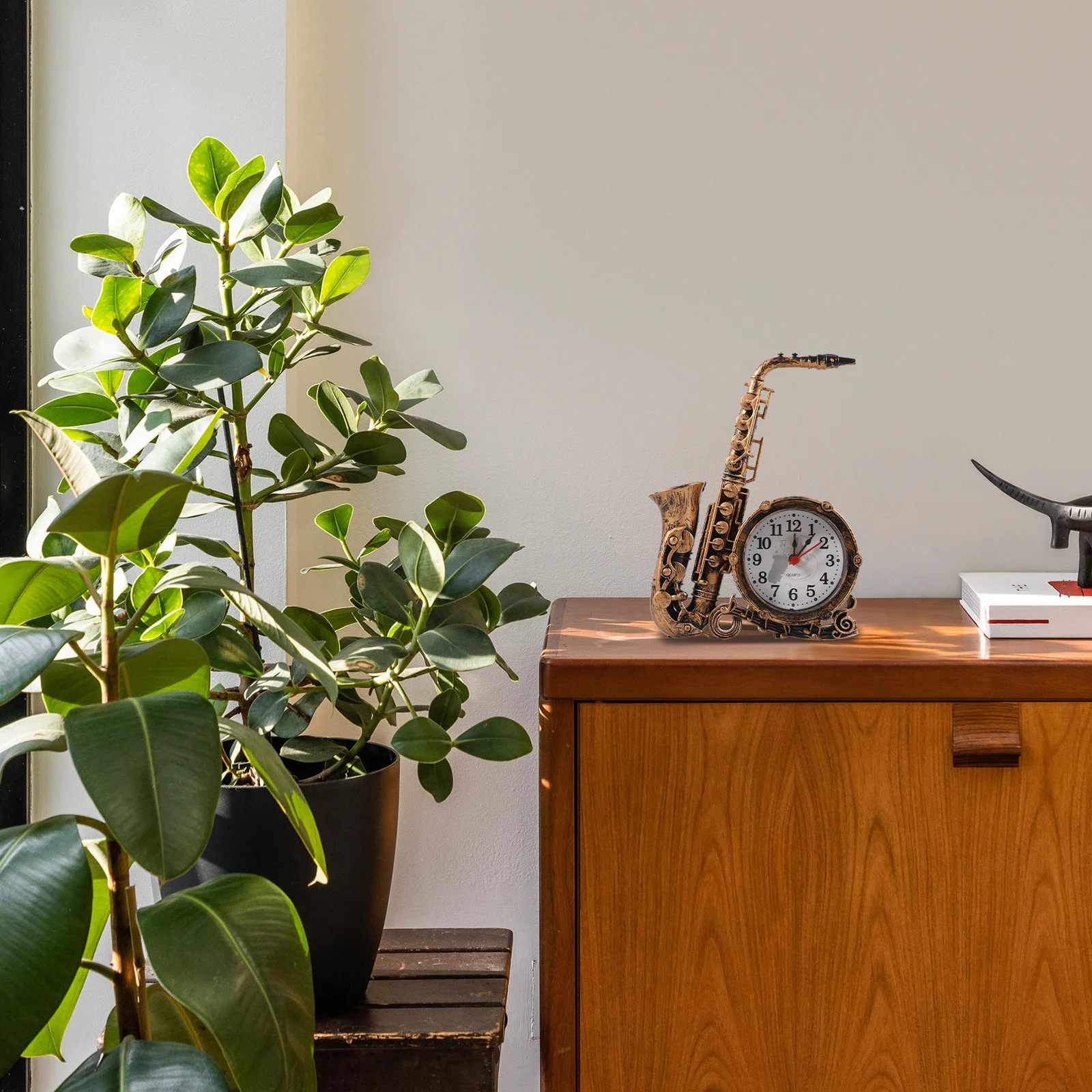 

Saxophone Shaped Alarm Clock Vintage Decorative Tabletop Silent Clock For Bedroom Desktop Home Use Retro Metal Household