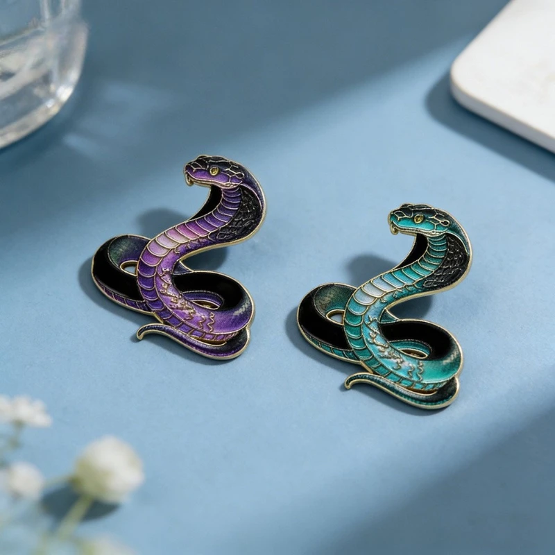 New Vintage Enamel Cobra Brooch Purple Green Snake Design Metal Badge Pin DIY Clothing Bags Hat Scarf T-shirt Accessory for Gift