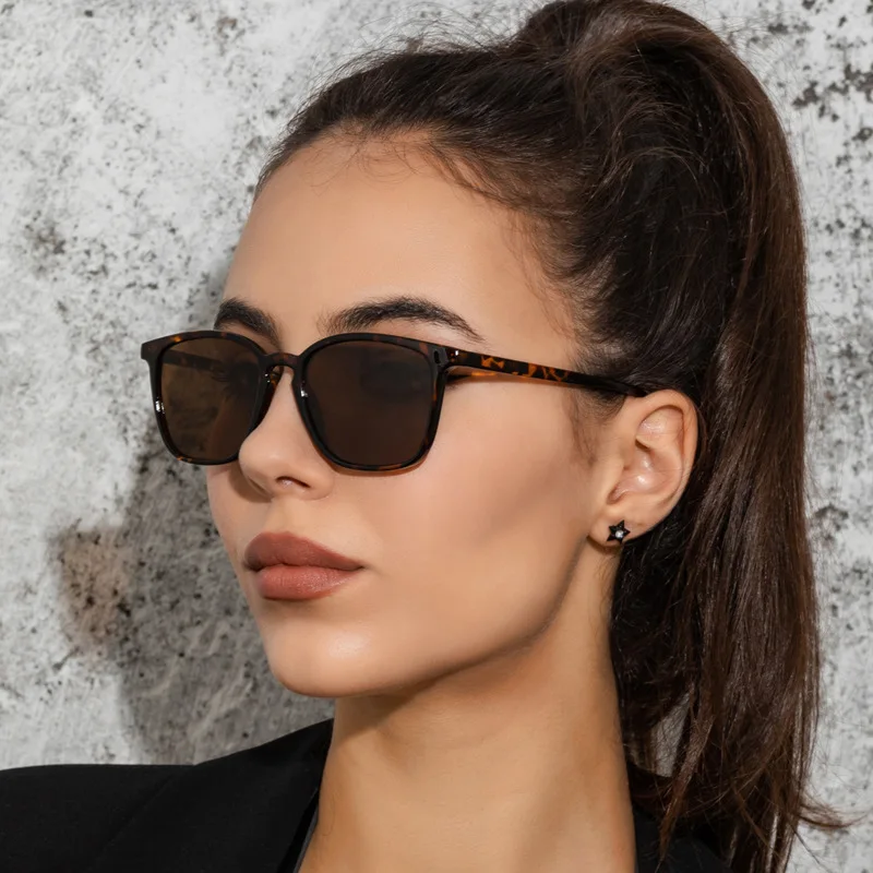 LeonLion Simple Retro Sunglasses Women/Men Square Trend Eyeglasses Women High Quality Glasses Women Gafas De Sol Mujer UV400