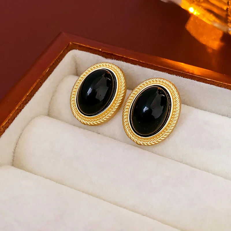 2026 New Retro Gold Color Metal Side Black Oval Shaped Stud Earrings for Women Advanced Design Elegant Young Girls Party Jewelry