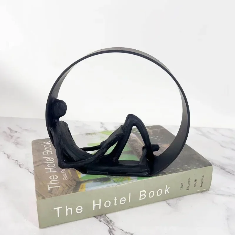 

Modern Minimalist Quiet Reader Abstract Cast Iron Portrait Circle Ornament Study Bedroom Home Decoration Desktop Ornament