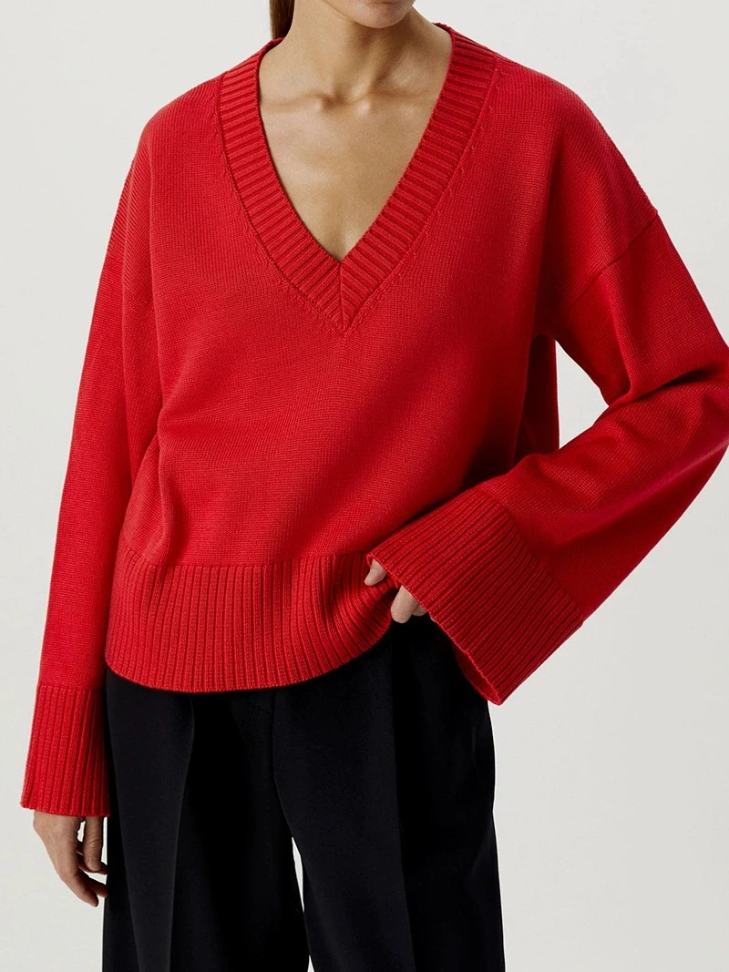 

European and American style pullover sweater for women, loose and elegant V-neck casual versatile knitted sweater top for women