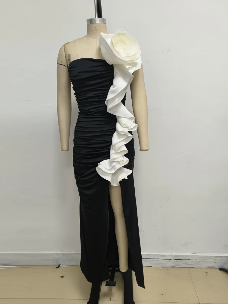 セクシーなワンショルダーフラワーフリルパッチワークロングドレス女性黒ノースリーブ花柄シャーリングスプリットスリムドレスイブニングパーティードレス