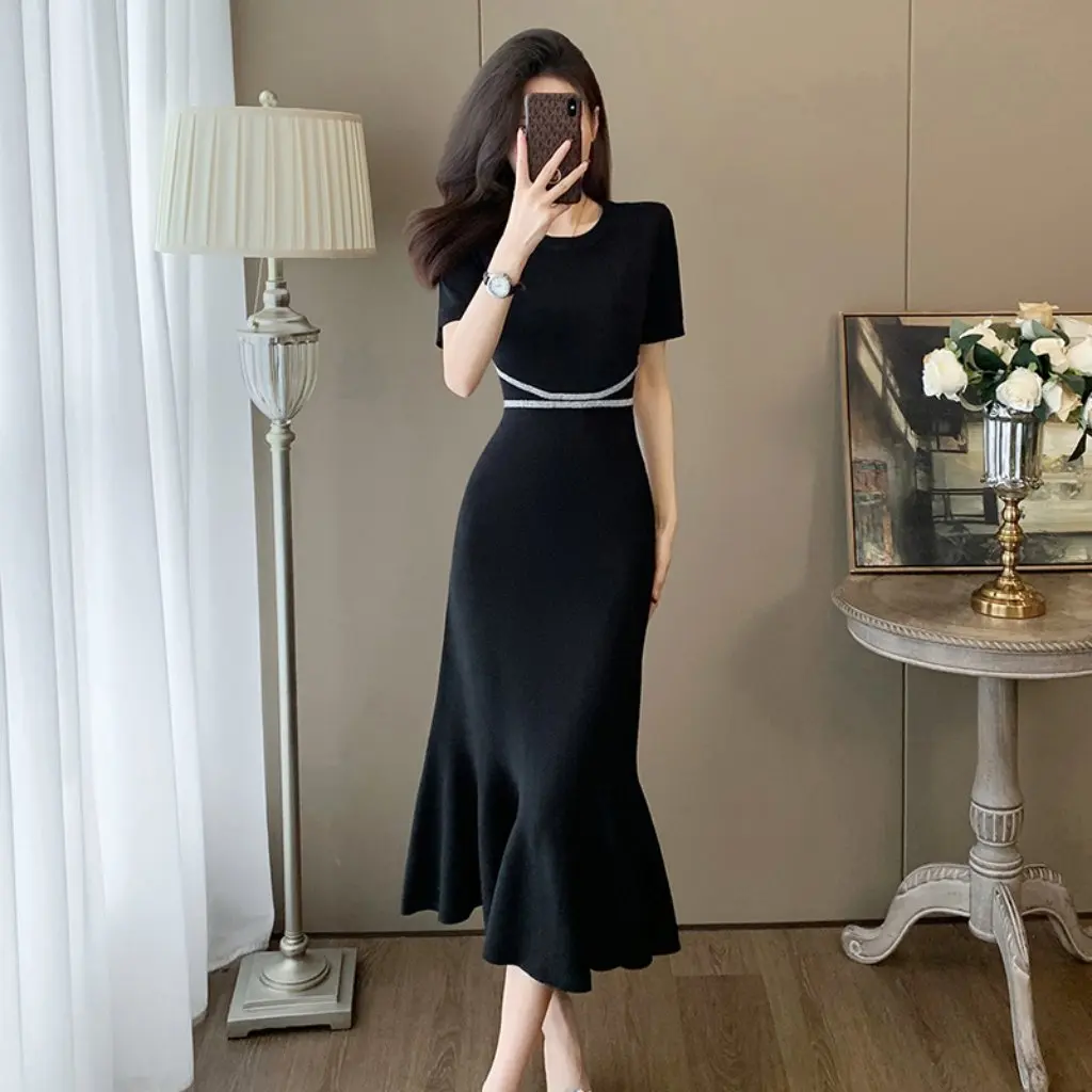 Xiaoxiangfeng Vestido de punto de seda de hielo para mujer de trece líneas por encima de la rodilla Falda larga de cola de pez negra a la cadera Vestido de verano