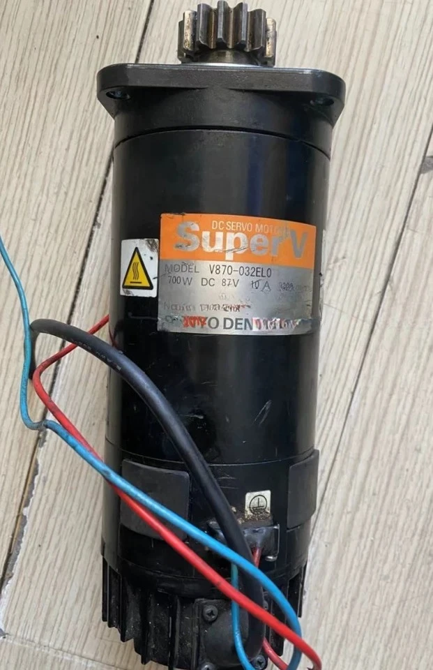Серводвигатель постоянного тока Sanyo V870-032ELO б/у