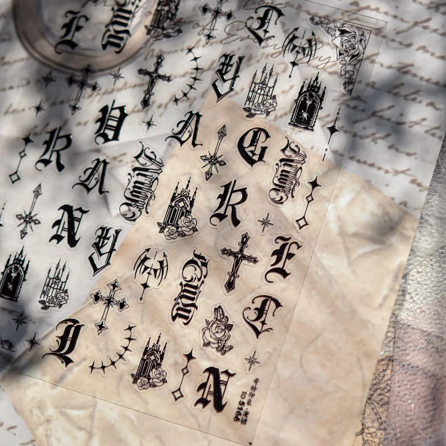 Gli adesivi per nail art sottili e resistenti Impressione gotica scura Unghie autoadesive Decorazioni 3D Adesivi per unghie retrò fai da te