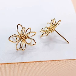 Golden Hollow Out Flower Stud Earrings for Women Vintage Metal Lotus Earrings Trensy Simple Jewelry Girls Gift Accessories