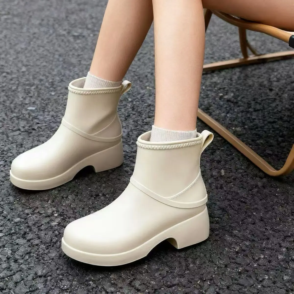 

Women Block Heel High Top Rain Boots Thick Sole Round Toe Non Slip Waterproof Outdoor Work Shoes Wash The Car Shoes Water Shoes