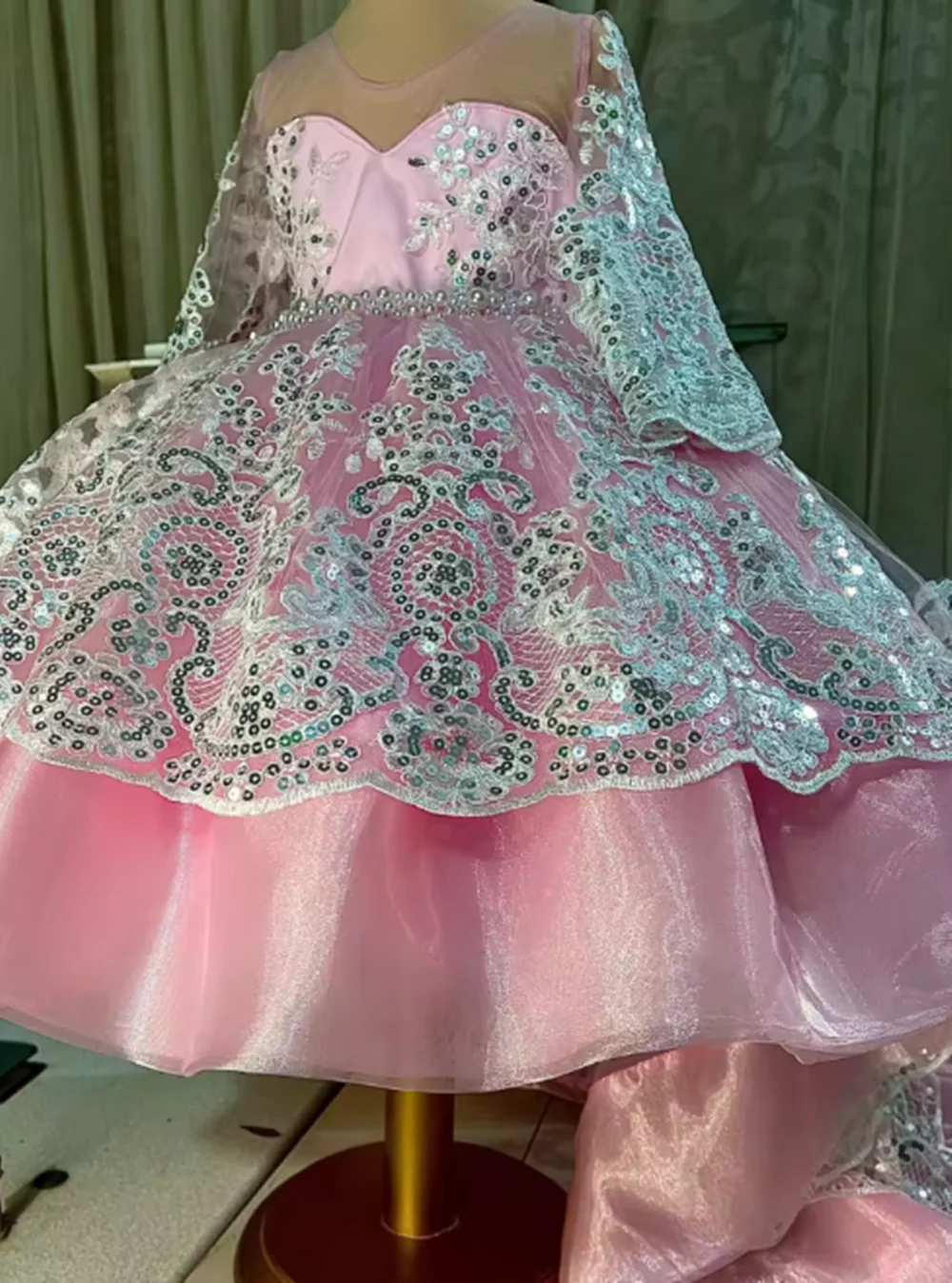 فستان فتاة الزهور الوردي المخصص مزين بالترتر مع فيونكة وأكمام طويلة لحفلات الزفاف وأعياد الميلاد وحفلات التواصل المقدس #5