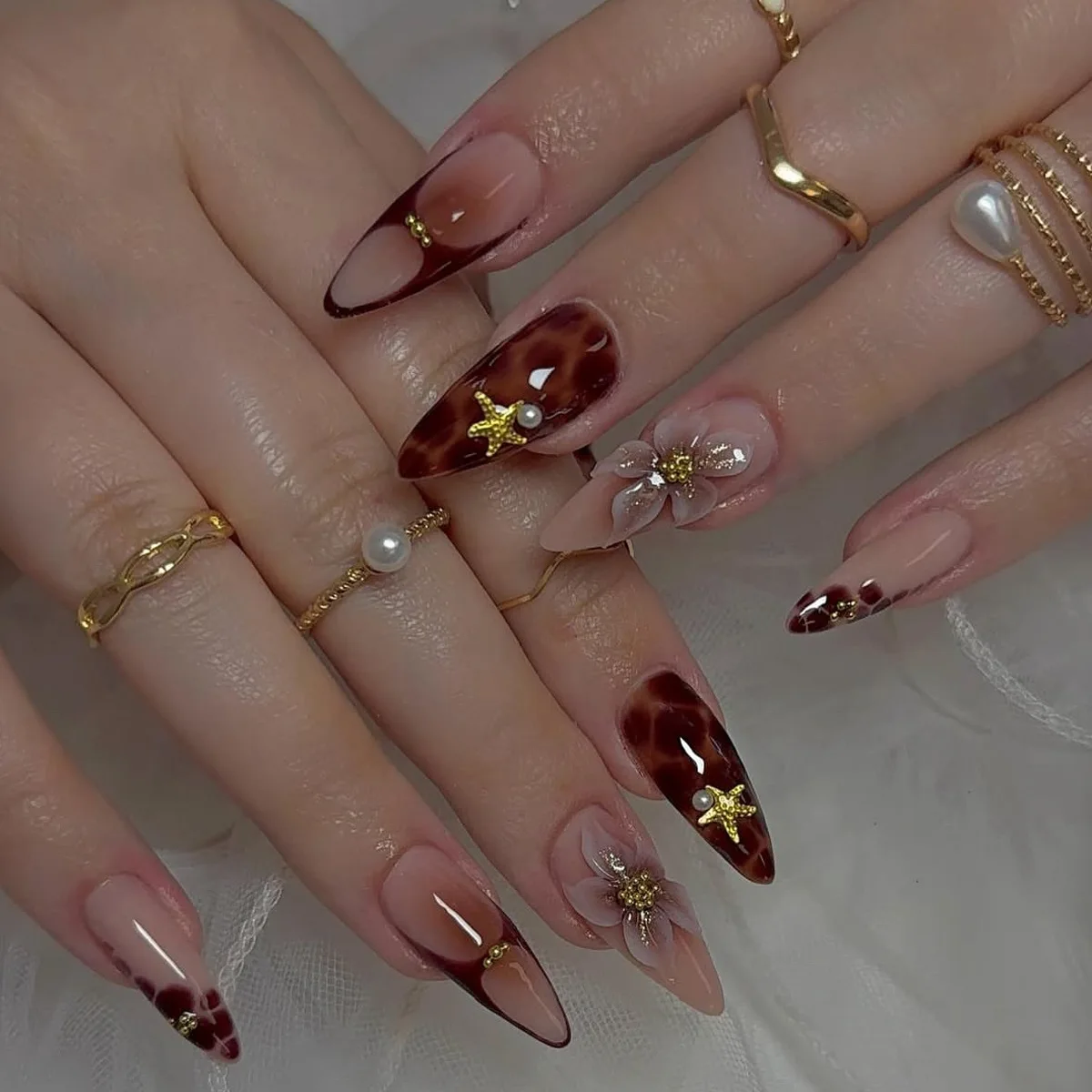 24 pçs leopardo impressão pentagrama francês unhas falsas imprensa em 3d arco vermelho unhas falsas de comprimento médio amêndoa reutilizável cobertura completa dicas de unhas