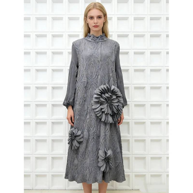 

Элегантное плиссированное платье больших размеров с вышивкой и объемным цветочным декором из легкого бархата, А-силуэт