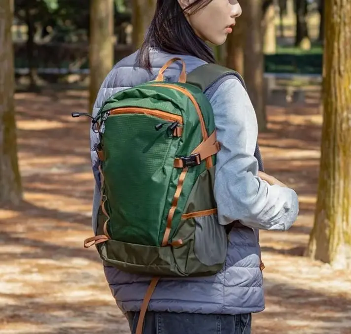 NEW   25 Liter Ultra Light Sports Hiking Bag, Outdoor Lightweight Travel Hiking Backpack