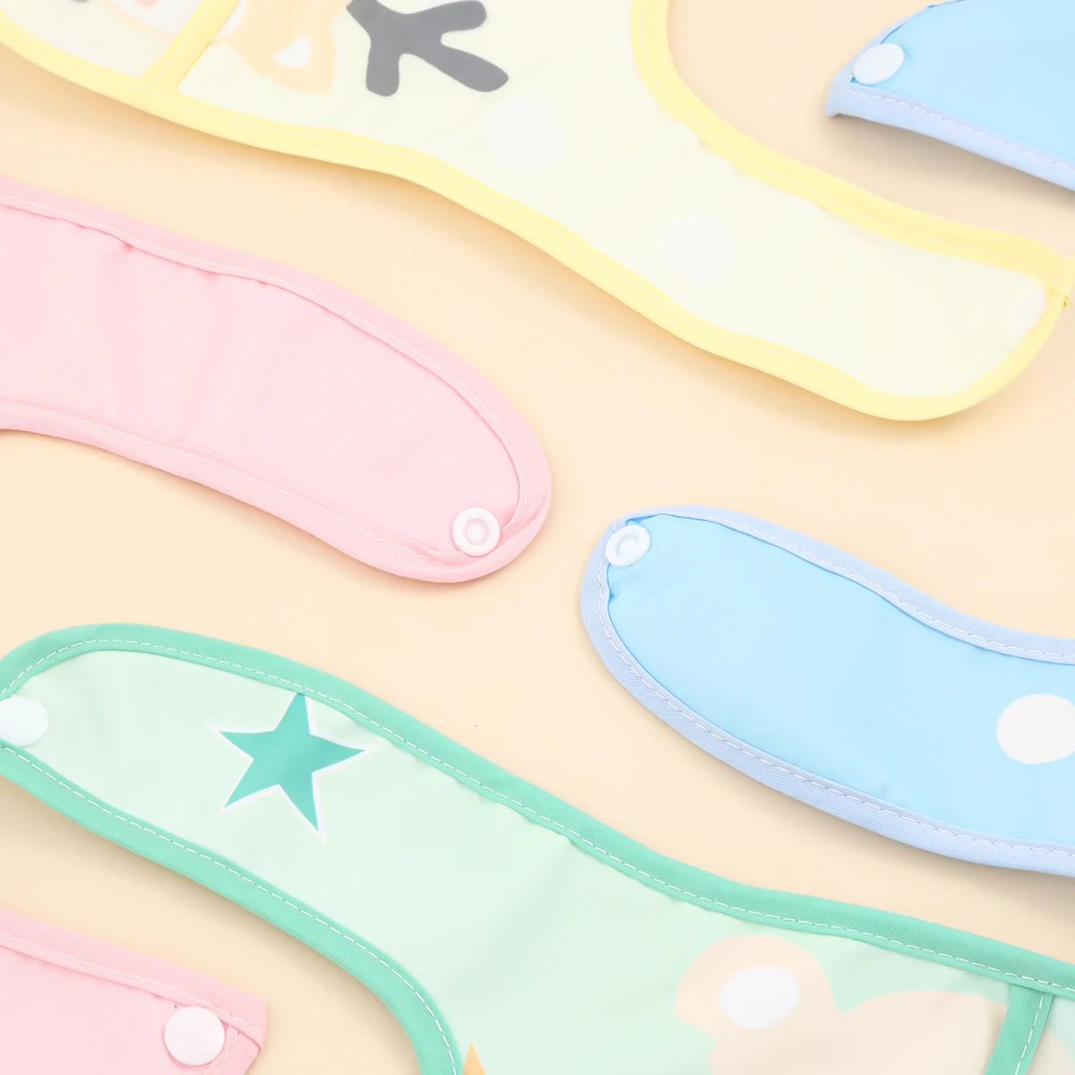 Random Mixed 3pcs Feeding Baby Bibs Waterproof No Sleeved Bibs for Baby Bib Saliva Boy Burp Cloths Newborn Slabbetjes Things