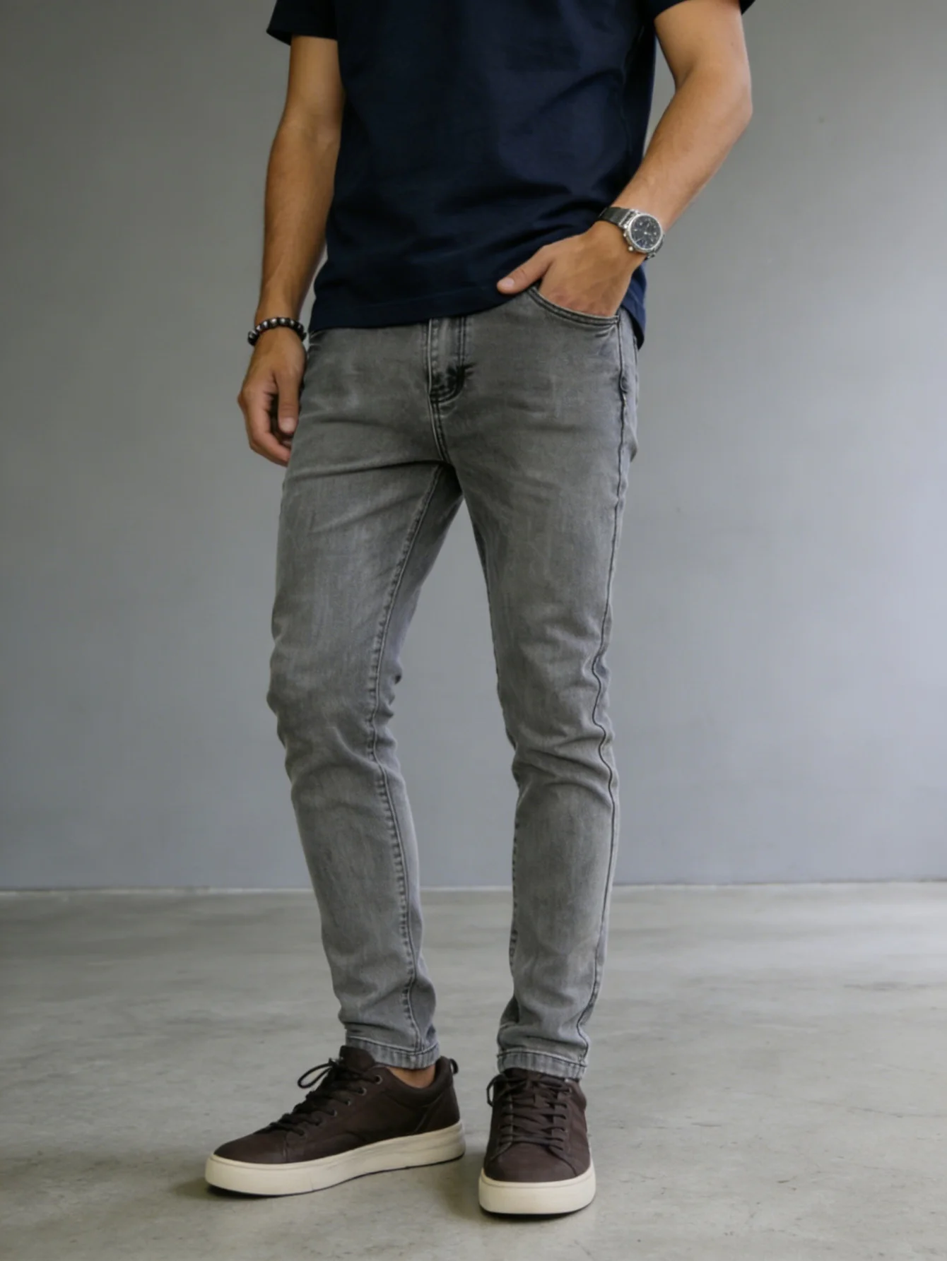 

Серые джинсы Y2k Drip Slim Fit для мужчин, оригинальные унисекс-брюки из денима в уличном стиле, без аксессуаров и ремней.