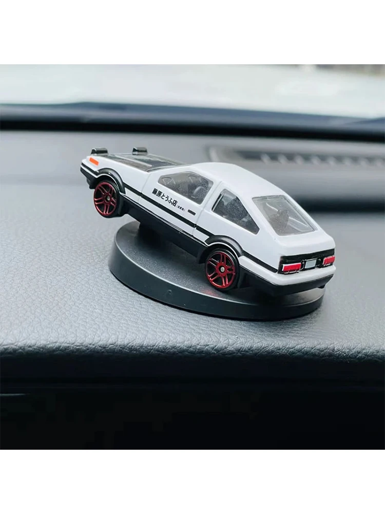 Carro para relâmpago mcqueen deriva ornamentos rotativos painel automático girando ae86 modelo deco