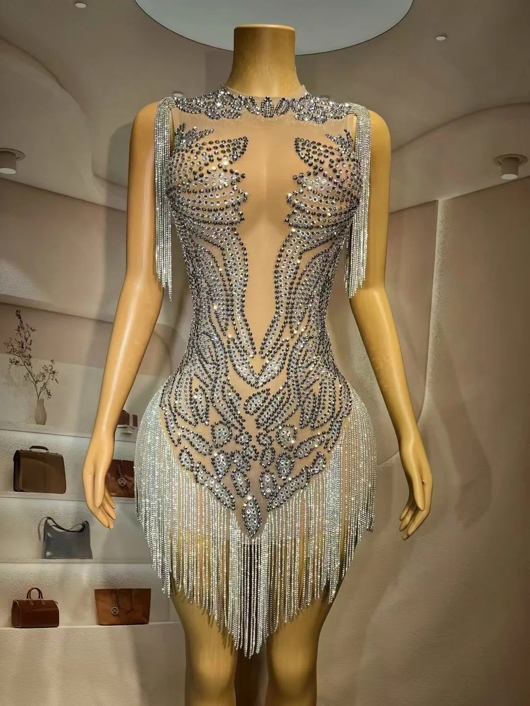 Traje de fiesta para mujer, disfraz de sesión de fotos puesta en escena, cantante, bailarina, Sexy, diamantes de imitación plateados, cadenas de cristales, vestido de malla desnuda