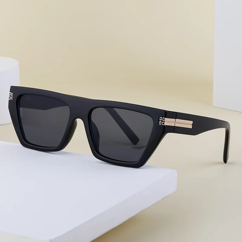 

por Lenses 2024 Woman B7206 Adult Casual None Women Eyewear Sunglasses Women's Sunglasses Berserk