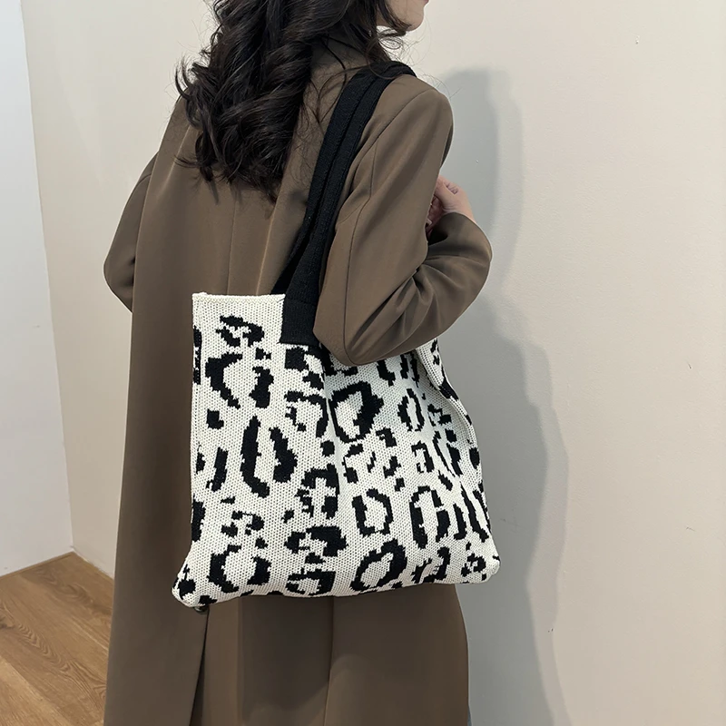 2024 New Women's Bag Fashionable Leopard Pattern Shoulder Bag Minimalist Large Capacity Tote Bag for Going Out Shopping Handbag