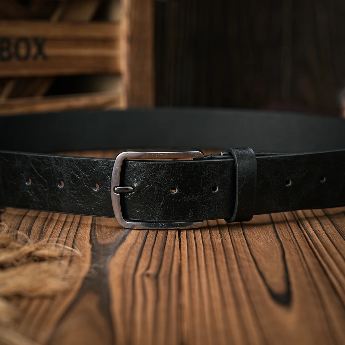 Ein Retro-Gürtel mit Metallschnalle für Herren und Damen im Casual-Stil aus braunem PU-Leder, geeignet für den täglichen Geschäftsalltag in allen Jahreszeiten. – Detail 10