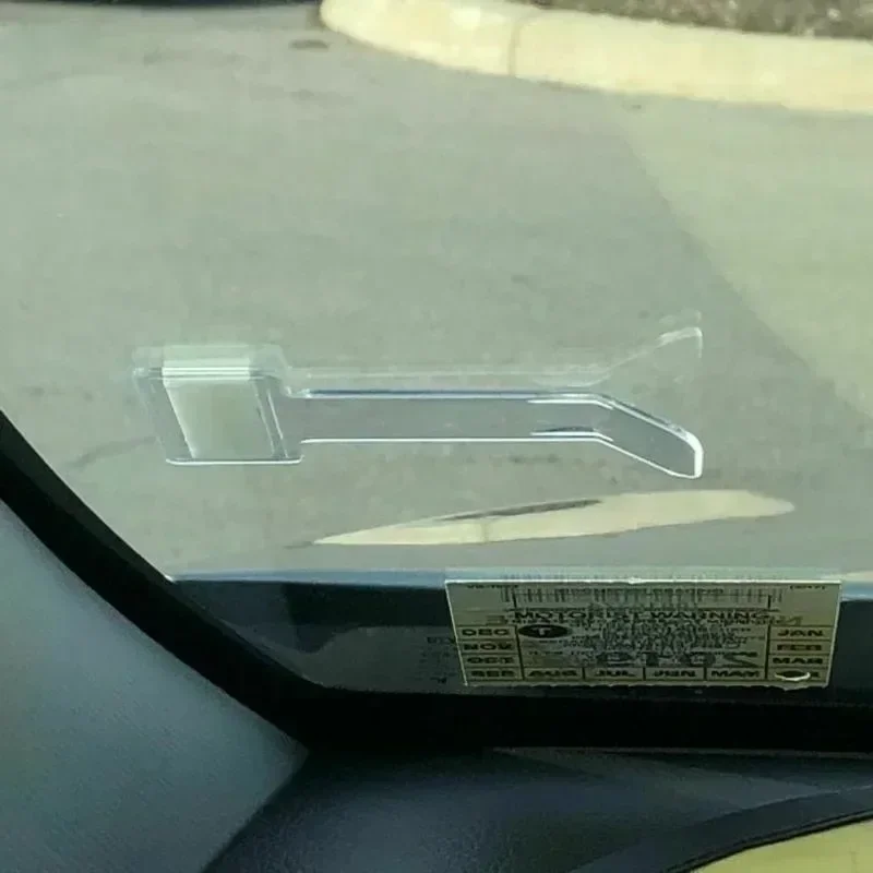 Рисунок 5 - зажим для парковочного билета на лобовое стекло