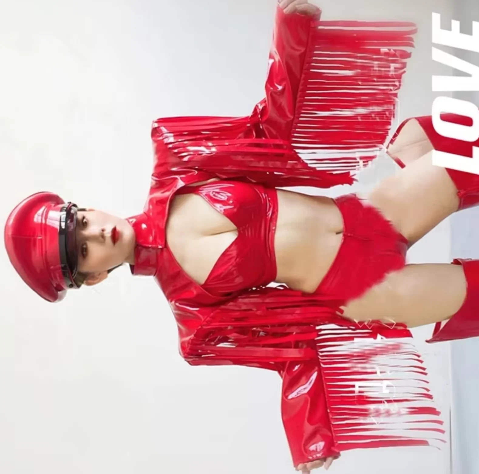 ชุดเต้นโกโก้ ชุดเต้นโพลแดนซ์ ชุดแสดงบนเวทีสำหรับนักร้องในไนต์คลับ เสื้อกั๊กหนังสีแดงแต่งพู่ห้อย พร้อมหมวก