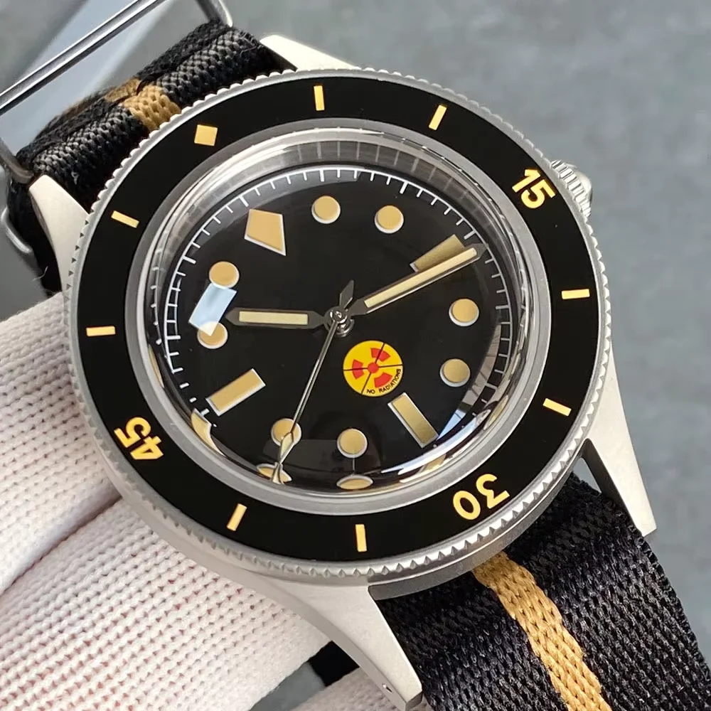 Customized 40mm NH35/PT5000 Automatic Retro Watch Clown Black Dial two-tone Nylon Strap 20BAR Diving Sandblasted Men Wristwatch