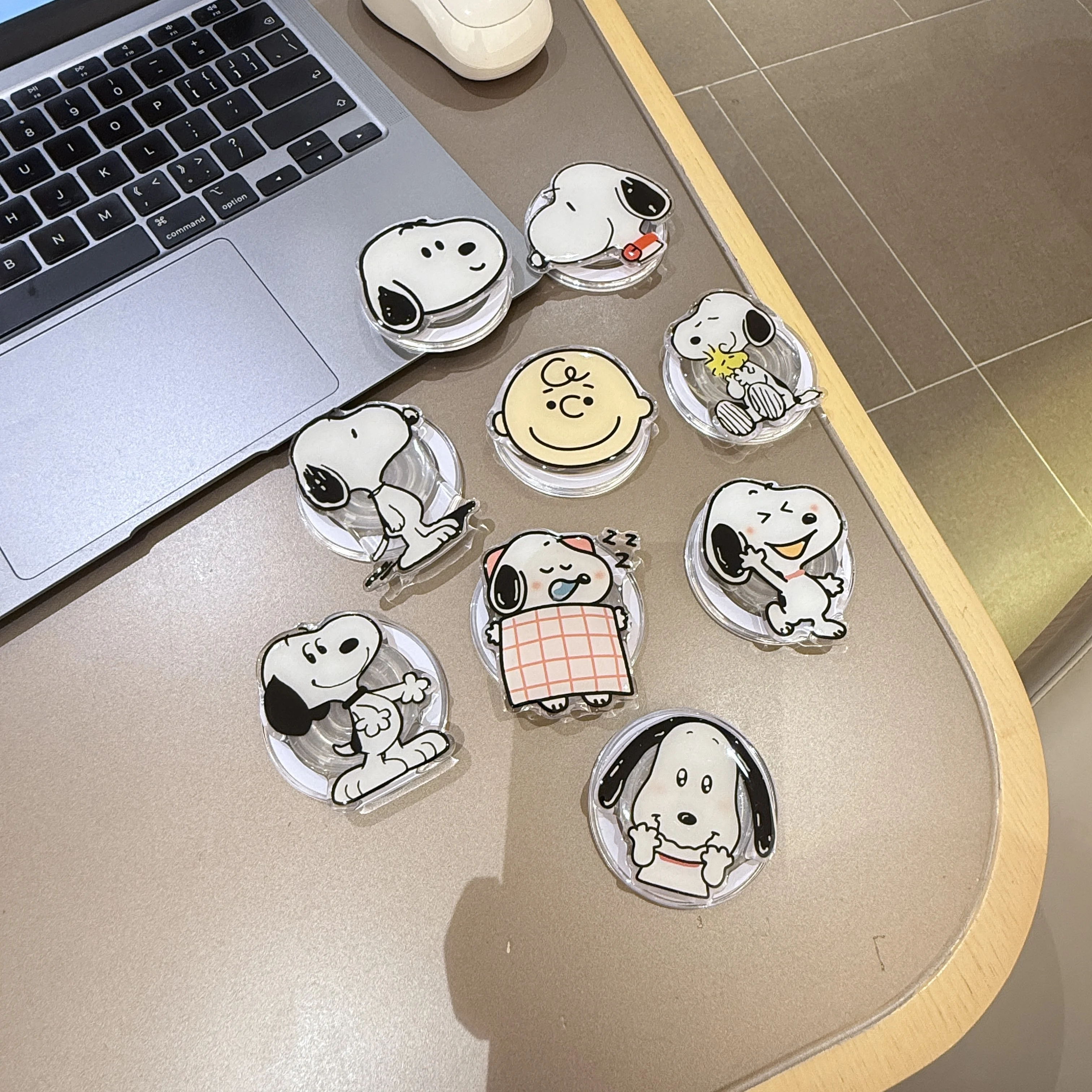 Милый щенок для Snoopy, магнитный держатель для смартфона на присоске, магнитный держатель для мобильного телефона Samsung для Z Flip 7, практичная магнитная подставка для телефона