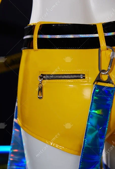 شورت علوي للعب الأدوار مع سترة بأكمام طويلة وغطاء للساق الصفراء للنساء أزياء تنكرية للذكرى السنوية 17 الجديدة 2025