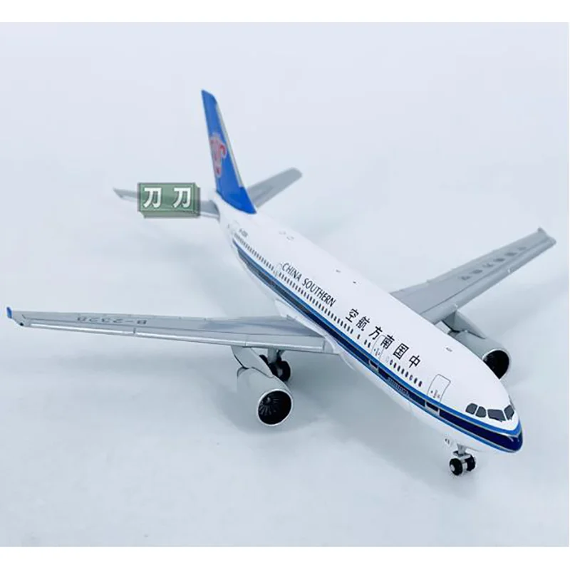 Diecast Scale 1/400 China Southern Airlines A300-600R Aircraft Alloy Material Aircraft Model Collection Decoration Random coding