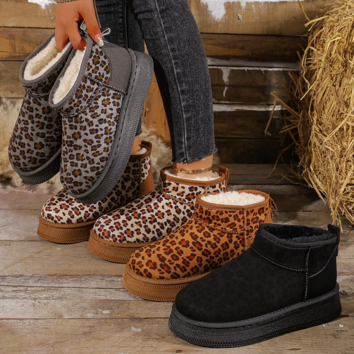 New Winter Snow Boots Women's Short Tube Thicken Bread Shoes Keep Warm and A Pedal Fashion Leopard Print Pattern