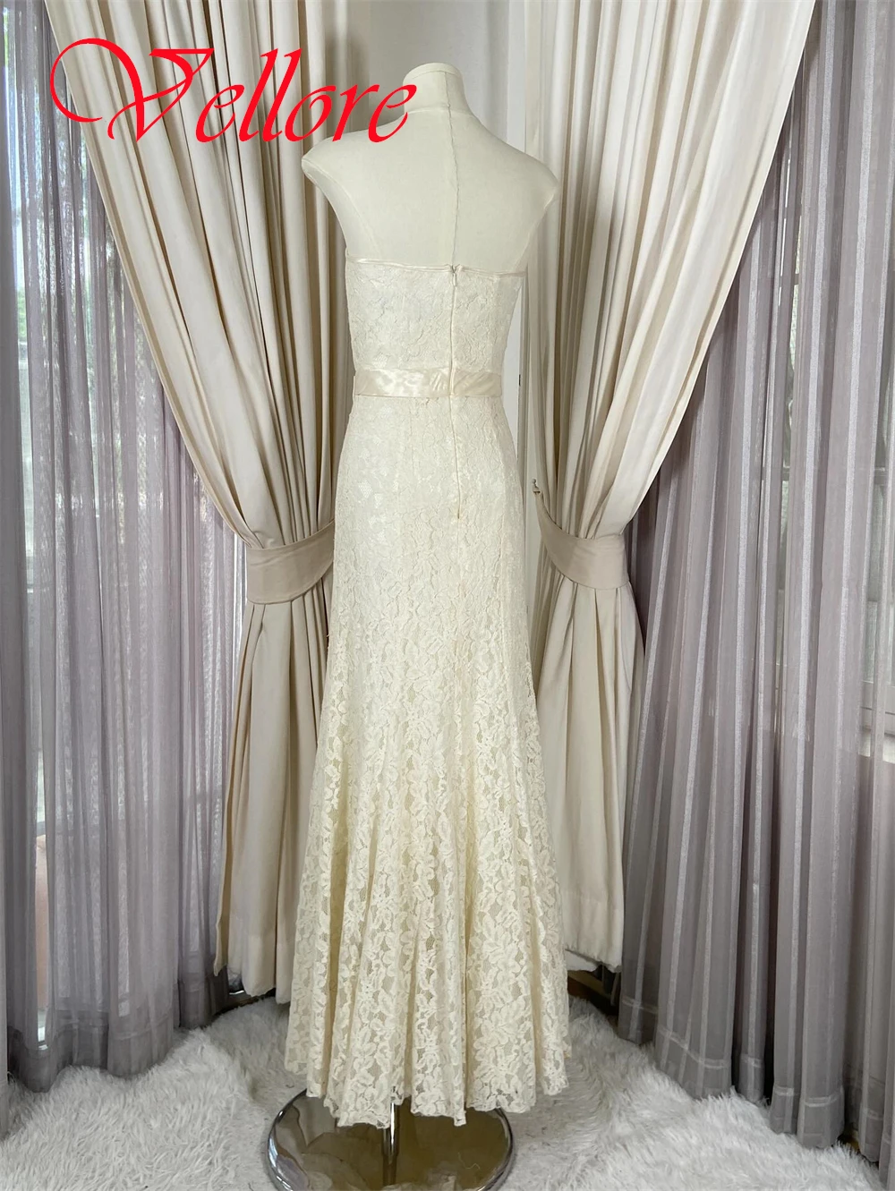 

Customized Delicate White Lace Evening Dress Elegant Graceful Strapless Sleeveless Cocktail Dress Modern Zipper Back Prom Dress