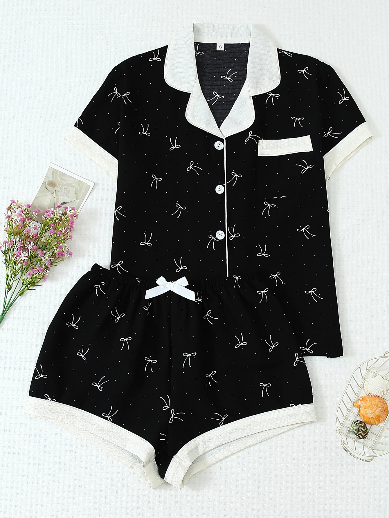 Two-Piece Comfortable Mini Bow-Knot Print Lapel Button-Up Short-Sleeve Top with Pockets and Bow-Knot Shorts Spring/Summer Women's Pajama Loungewear Set Suitable for Home Use