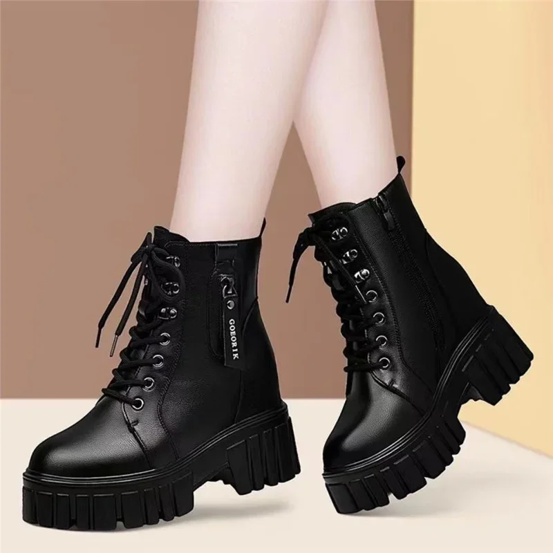 

Autumn and Winter Women's New Lace Up Height Increasing Short Boots, Fashionable and Plush Warm Thick Soled Casual Short Boots