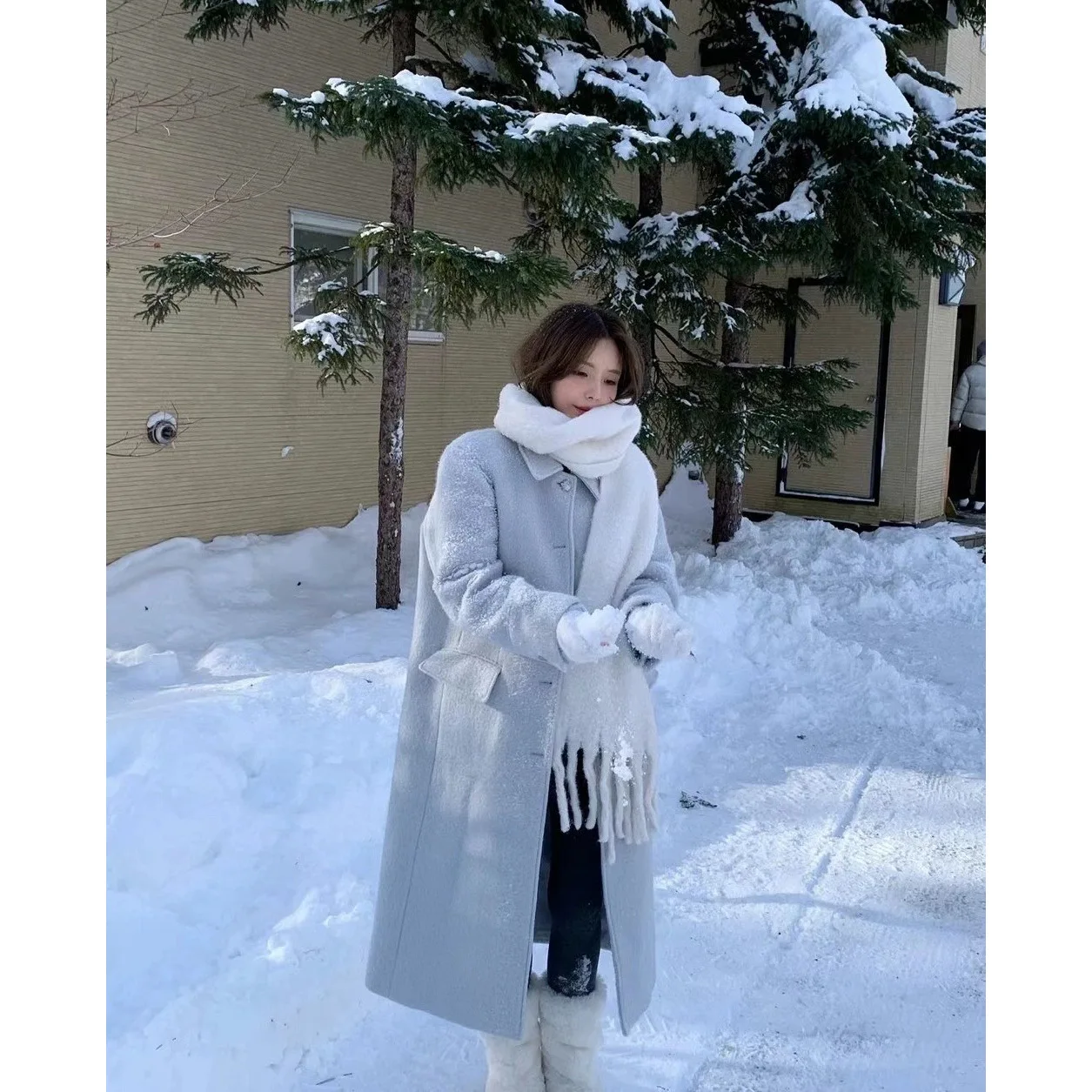 

Пальто из шерсти с низкой насыщенностью цвета Riete, новая коллекция Зима 2025, с длинными рукавами, отложным воротником, модное женское пальто премиум-класса из смесовой шерсти